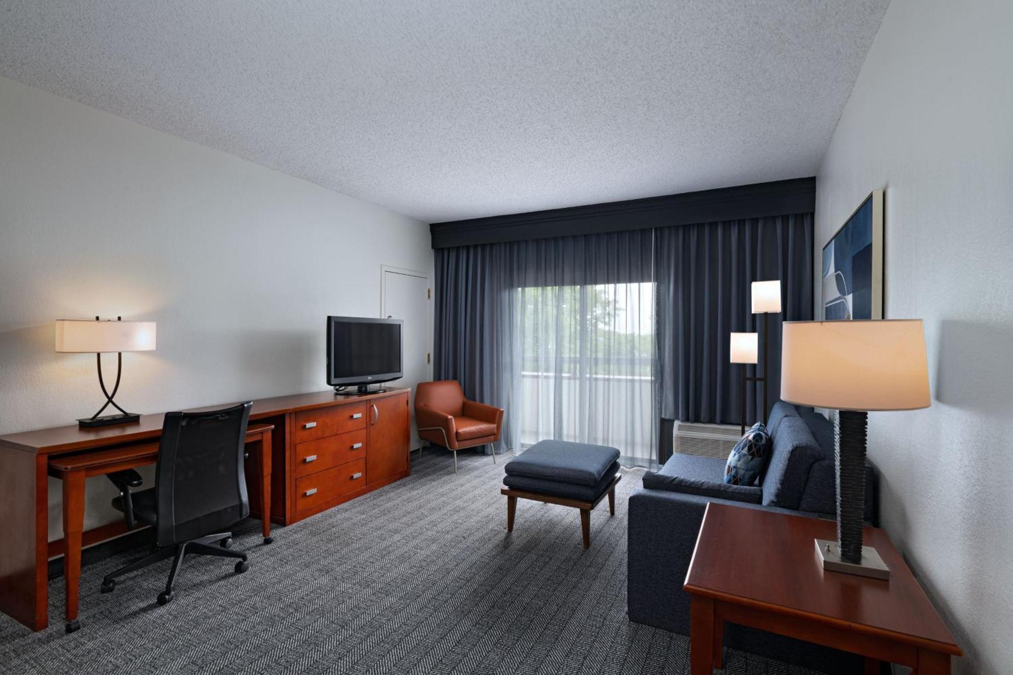 Courtyard By Marriott Dallas Arlington Entertainment District Eksteriør billede