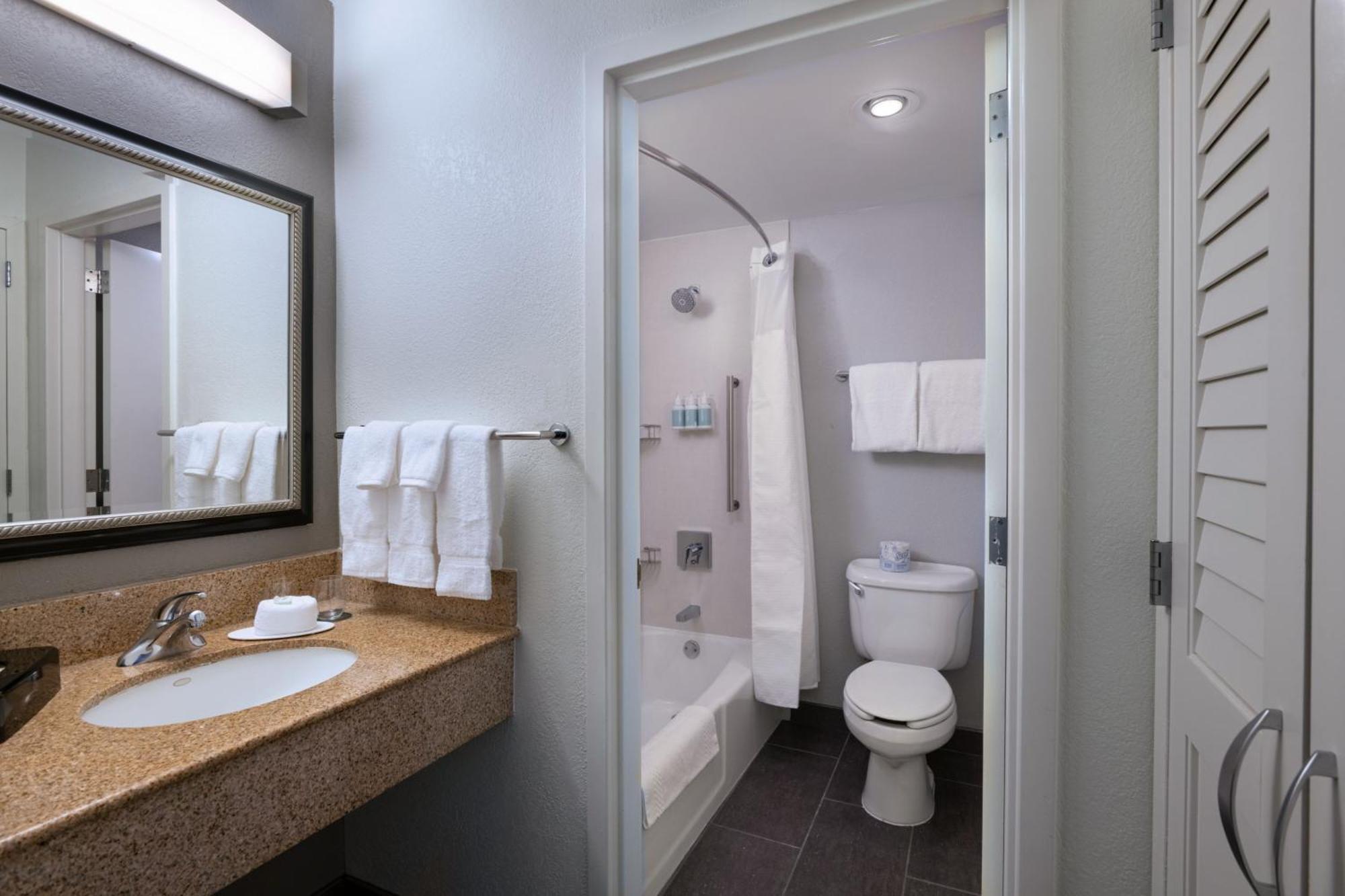 Courtyard By Marriott Dallas Arlington Entertainment District Eksteriør billede