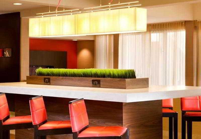 Courtyard By Marriott Dallas Arlington Entertainment District Eksteriør billede