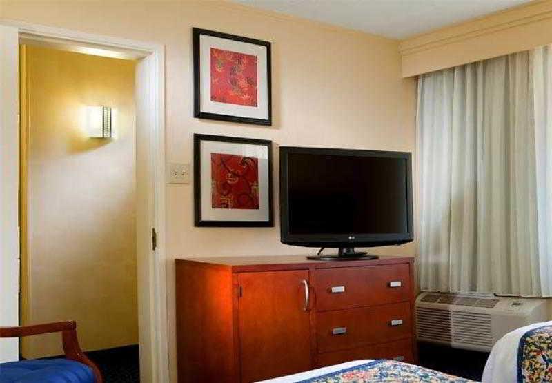 Courtyard By Marriott Dallas Arlington Entertainment District Eksteriør billede